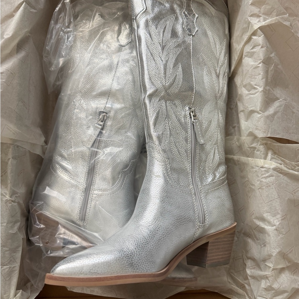 NWT Dolce Vita Shiren Boot Size 8